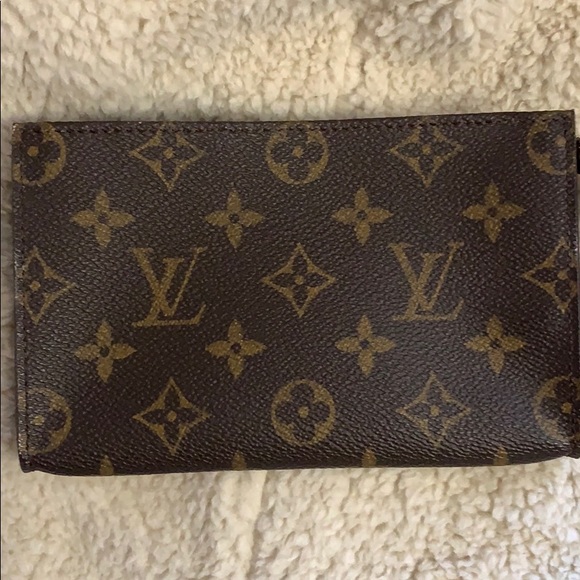 (Sold off Poshmark) LV bucket pochette VI 1000 - Picture 7 of 8